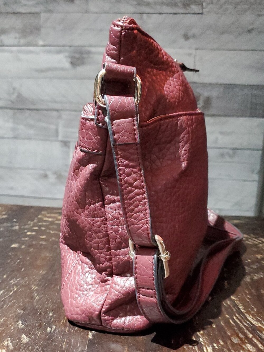 Giani Bernini Plum Textured Leather Crossbody with Logo Medallion Casual Vacay - Picture 4 of 14